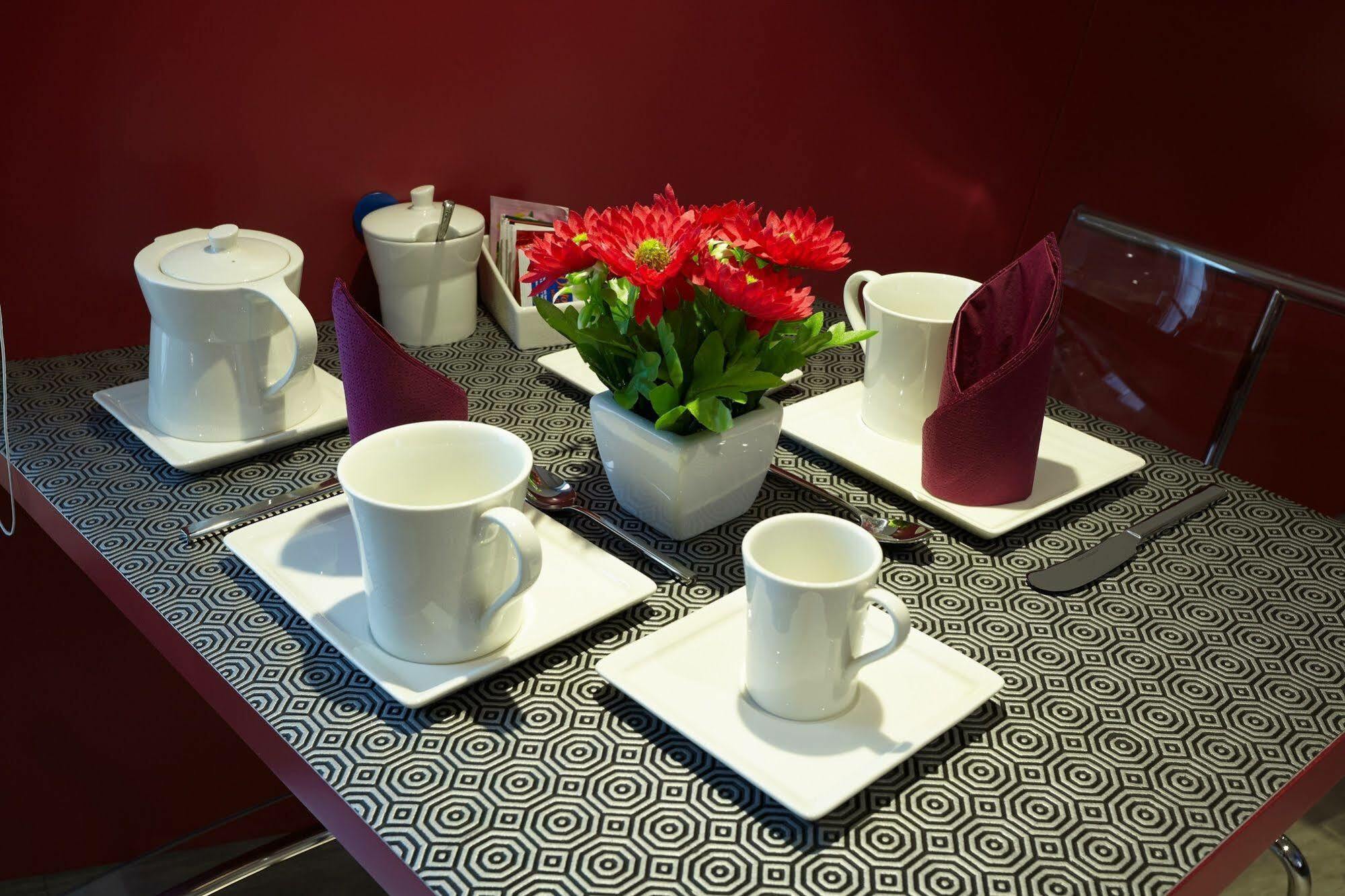 Hospitality Hotel Палермо Экстерьер фото